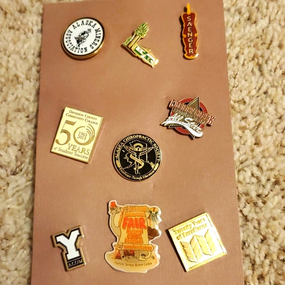 Lapel pin #4 - Picture 1 of 2